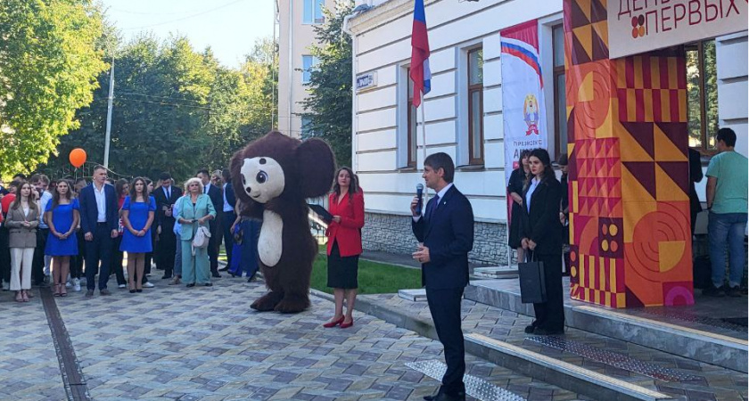 Управляющий Владимирским отделением Сбербанка поздравил студентов с началом нового учебного года