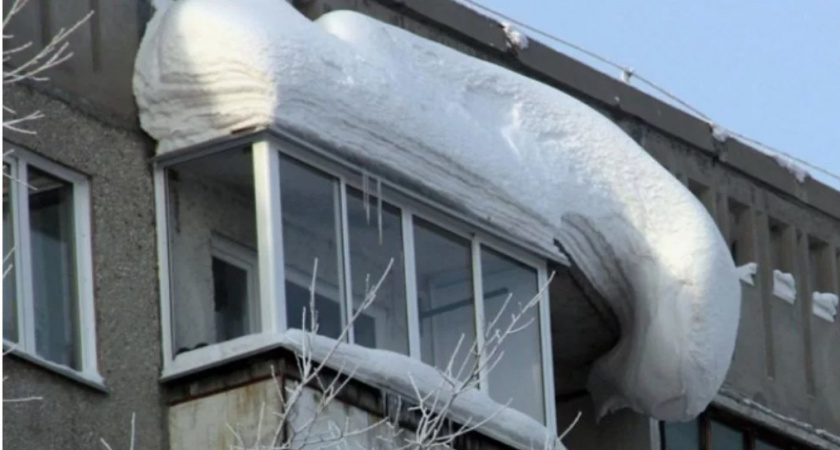 Директора управляющей компании в Киржаче крупно оштрафовали за самовольные козырьки на балконах