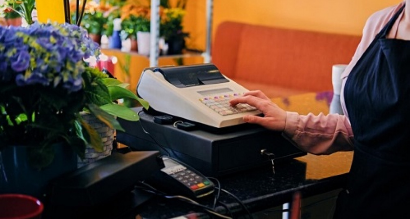 Жители Владимирской области могут снимать деньги с банковских карт в магазинах и на автозаправках