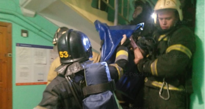 Есть пострадавший: из горящего дома во Владимире эвакуировали 20 человек