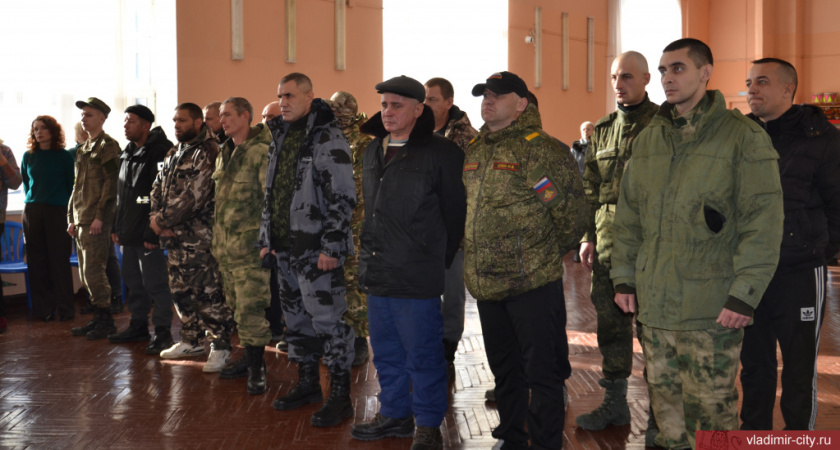 14 контрактников во Владимире торжественно проводили в зону СВО