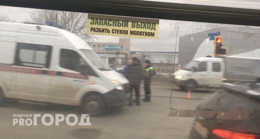 В Добром иномарка врезалась в скорую помощь