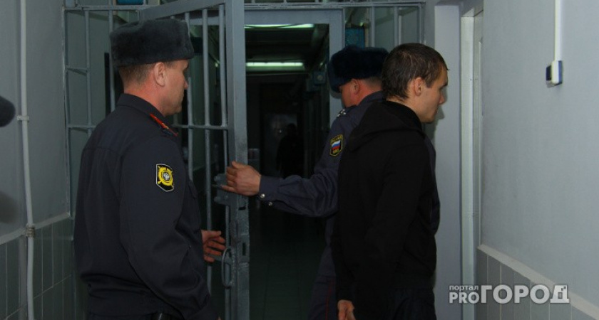Во Владимире пенсионерка с мужчиной решили ограбить банк с помощью гранаты