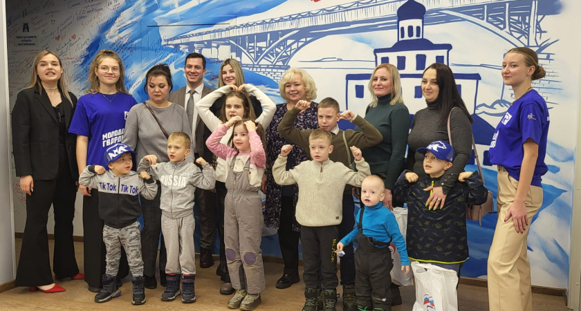 В Штабе общественной поддержки прошло мероприятие в рамках празднования Дня матери