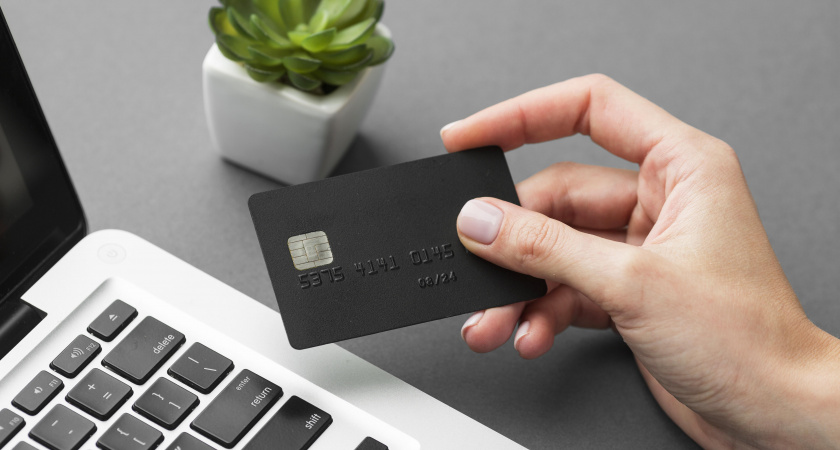 ПСБ предложил клиентам «Универсальную защиту» платежных карт