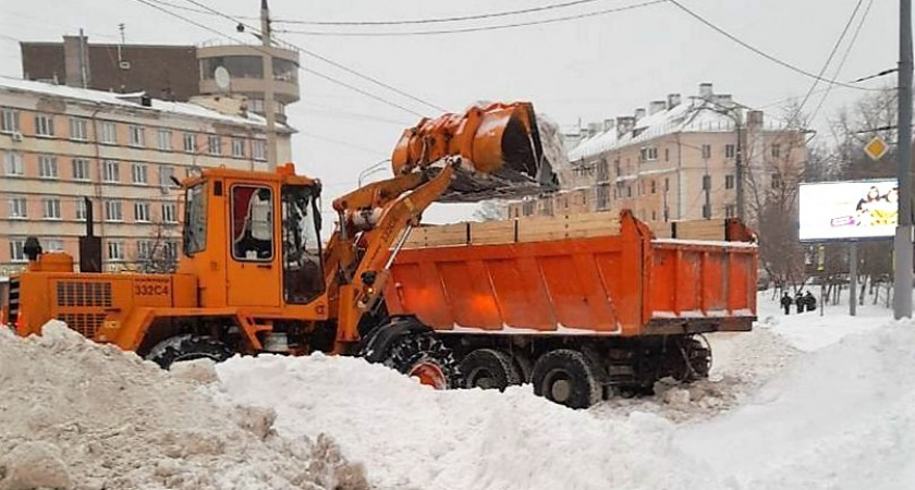 Жителей Владимира попросили убрать свои автомобили, припаркованные в центре города