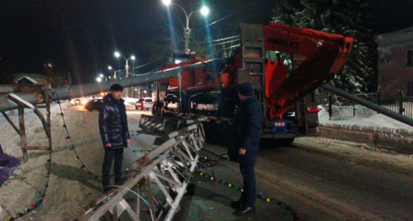 Во Владимирской области прорвало теплотрассу из-за большегруза