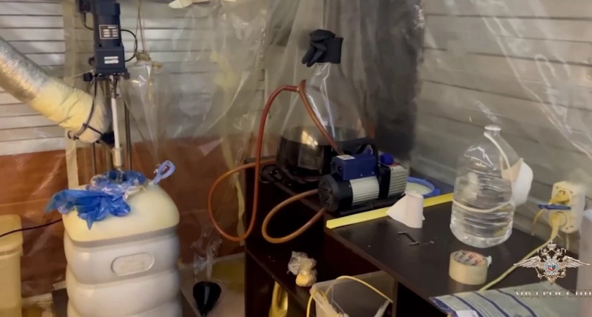 Во Владимирской области супруги-иностранцы организовали нарколабораторию на даче