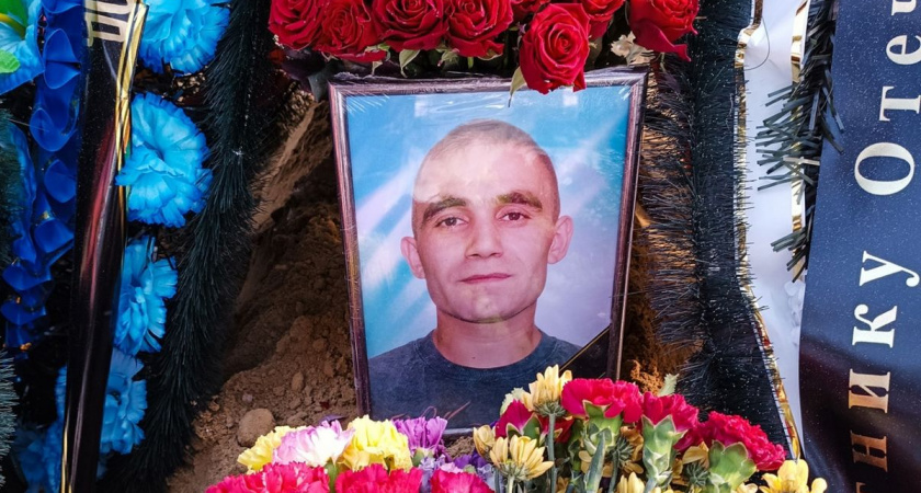 В Меленковском районе простились с погибшим в зоне СВО радиотелефонистом