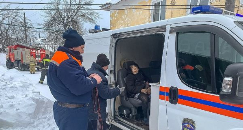 В Камешковском районе спасатели вызволяли пенсионерку из собственного дома