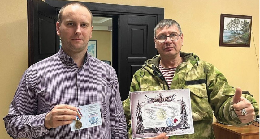 Директору завода во Владимирской области вручили памятный знак «От благодарного луганского народа»