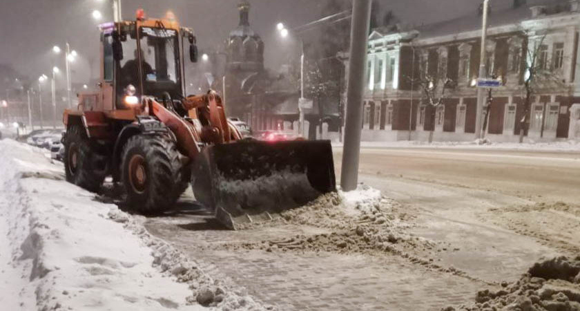 Владимирцев просят убрать автомобили с 16 улиц областного центра