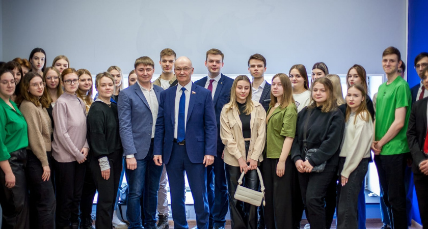 Сенатор РФ Владимир Киселев провел встречу со студентами РАНХиГС и ВлГУ