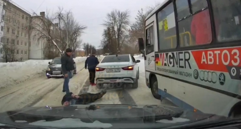 В Коврове водитель легковушки избил водителя автобуса