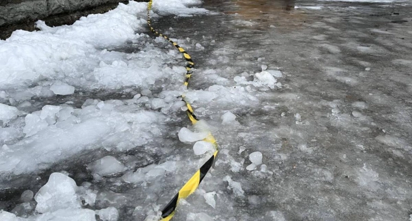 Фото к статье: Женщина во Владимире и ребёнок в Юрьев-Польском получили травмы из-за падения снежно-ледяных масс