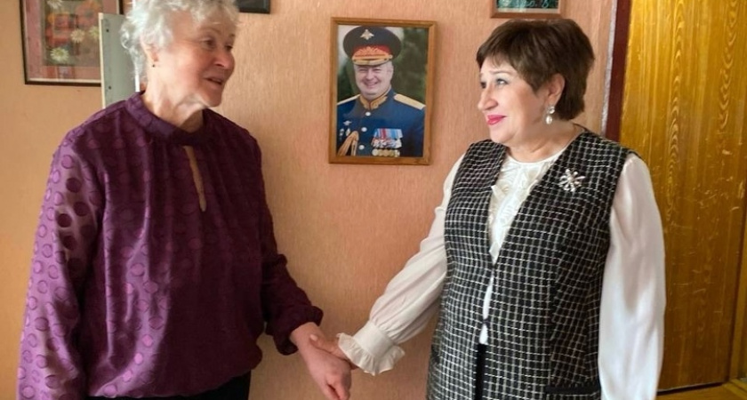 Председатель Законодательного Собрания Ольга Хохлова поздравила с праздником матерей героев России