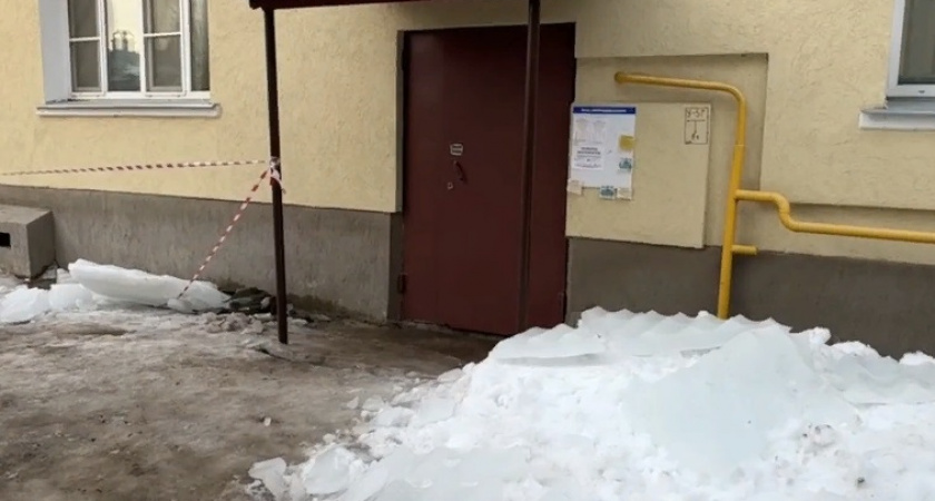В мэрии опровергли информацию о падении на 86-летнюю блокадницу ледяной глыбы с крыши