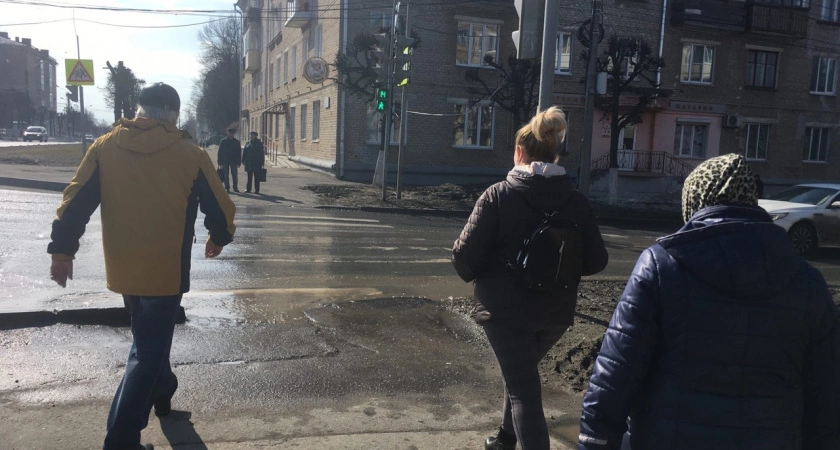 Фото к статье: Стало известно, из каких банков россиянам стоит срочно забрать свои деньги