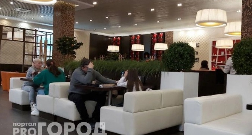 Эта привычка за столом говорит о низком интеллекте человека