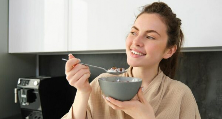 Бациллы и пестициды: Роскачество назвало марки каш быстрого приготовления, которые следует избегать