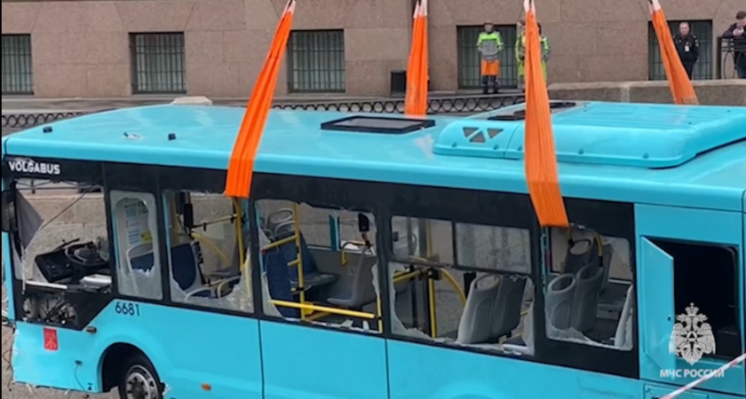 Упавшим в реку в Санкт-Петербурге автобусом оказался Волгабас