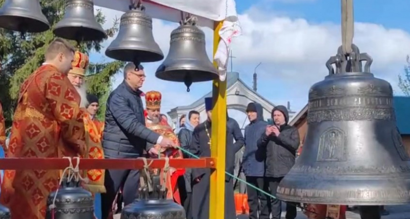 Губернатор Авдеев опробовал звук 100-пудового колокола-благовестника для храма в Собинском районе