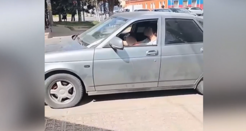 Во Владимирской области отец усадил за руль легковушки своего пятилетнего ребёнка