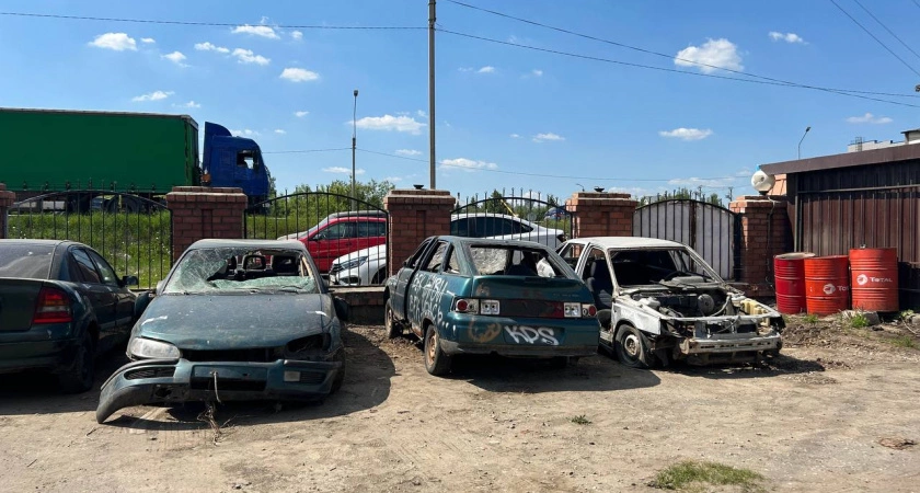 Фото к статье: Во Владимире заработала стоянка для брошенных автомобилей