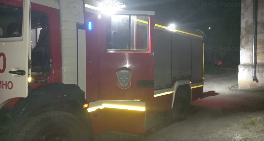 В Кольчугино спасатели эвакуировали из пожара двоих человек