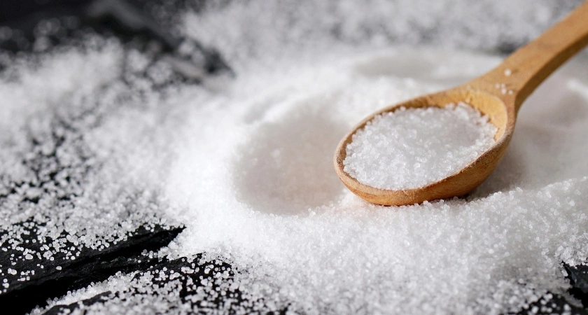 Посыпьте соль у порога и живите спокойно: древняя хитрость поражает актуальностью