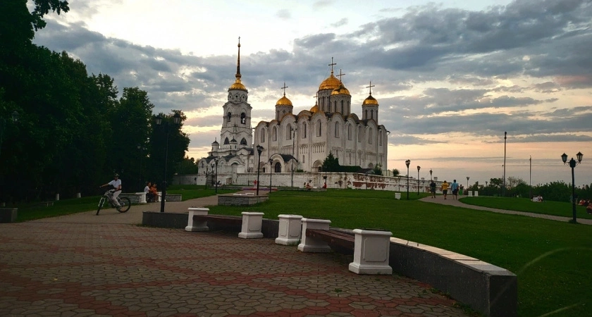 "Конец лета подложит россиянам свинью": обновленный прогноз погоды на июнь, июль и август