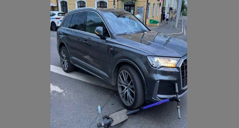 Фото к статье: В центре Владимира 16-летний подросток на электросамокате попал под колеса автомобиля 