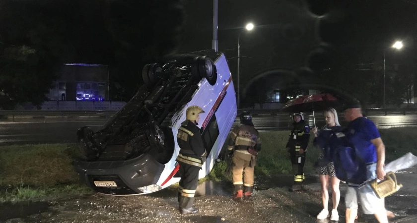 Фото к статье: Во Владимирской области перевернулась машина скорой помощи