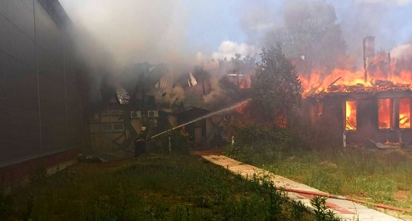 Во Владимирской области сгорела усадьба