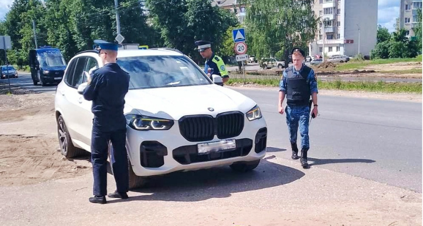 Судебные приставы арестовали в Коврове 8 автомобилей должников