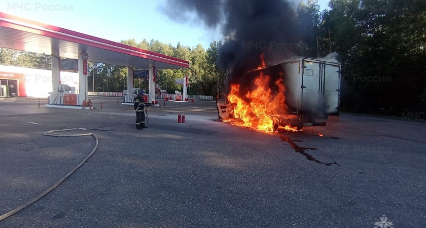 Во Владимирской области на заправке сгорела "Газель"