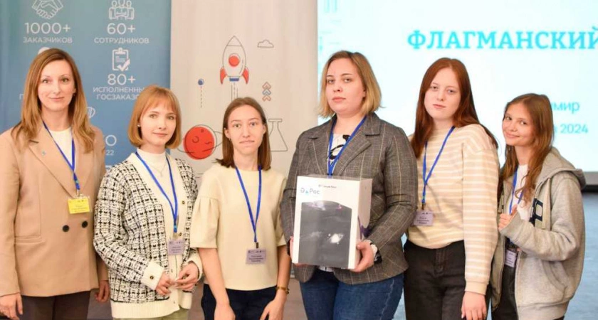 Фото к статье: Владимирские студентки помогут восстановить школьный музей в Вязниках