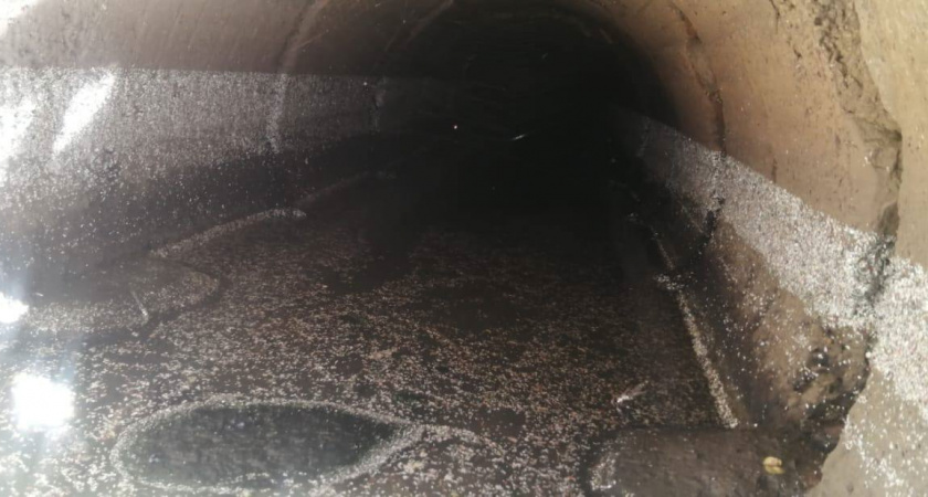 В реке Рпень во Владимире специалисты Минприроды нашли бумагу и пластик 