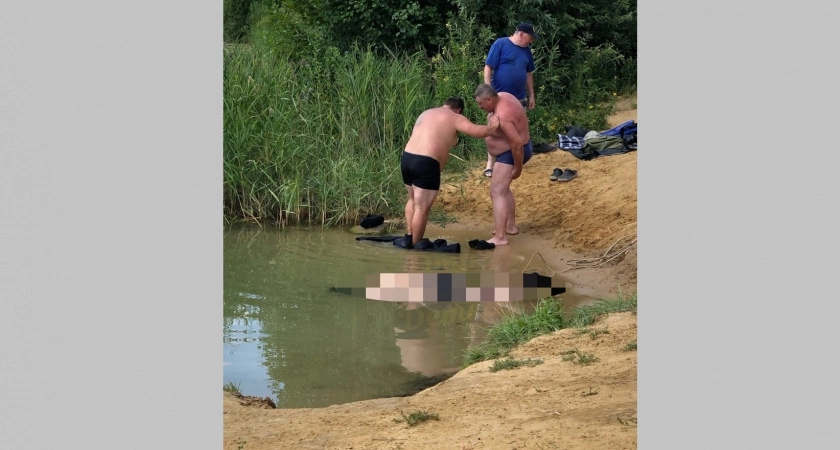 Фото к статье: Во Владимирской области спасатели вытащили из воды тело утонувшего мужчины 