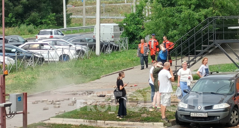 Во Владимире "Т Плюс" готовы возместить ущерб после прорыва труб на улице Пугачева 