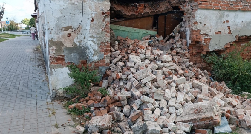 Во Владимирской области обрушилась стена дома 