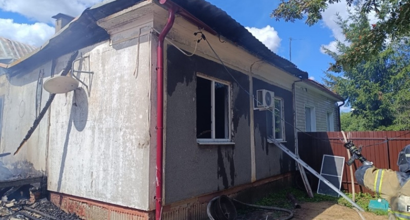В Суздальском районе выгорел дом на две семьи