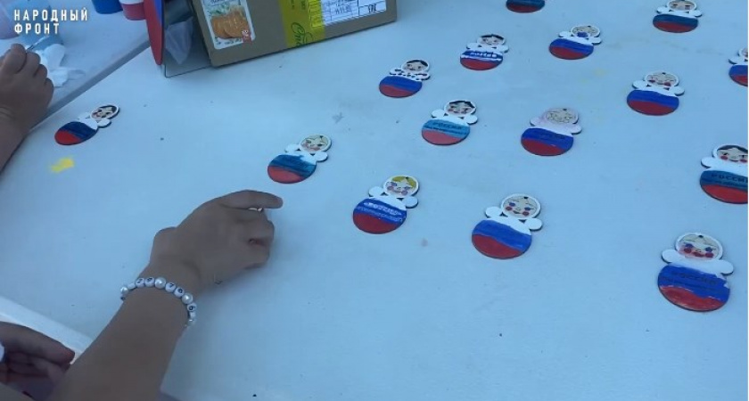 Дети Владимирской области сделали для бойцов СВО обереги-матрешки