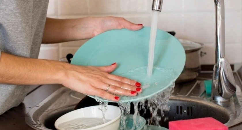 Посуда будет белее снега благодаря этим народным средствам – блеск останется неделю