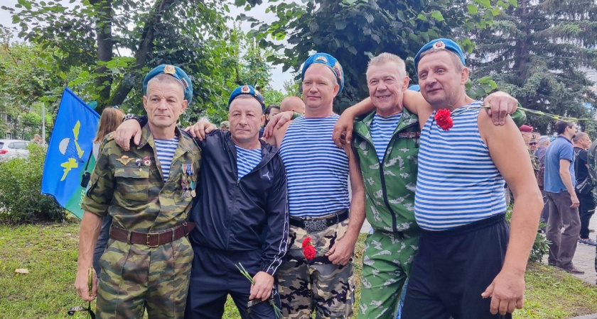 Во Владимире поздравили десантников 