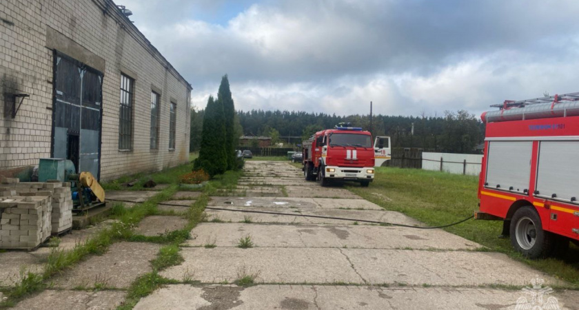 Во Владимирской области произошел пожар на мебельном производстве