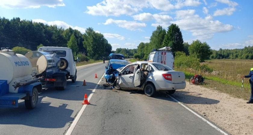 В лобовом столкновении в Александровском районе погибли три человека 