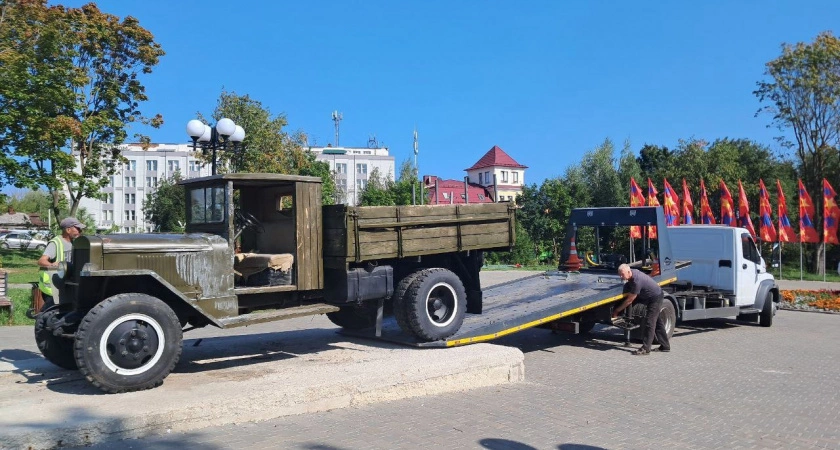Фото к статье: Во Владимирском Патриотическом сквере вандалы повредили военно-исторический экспонат