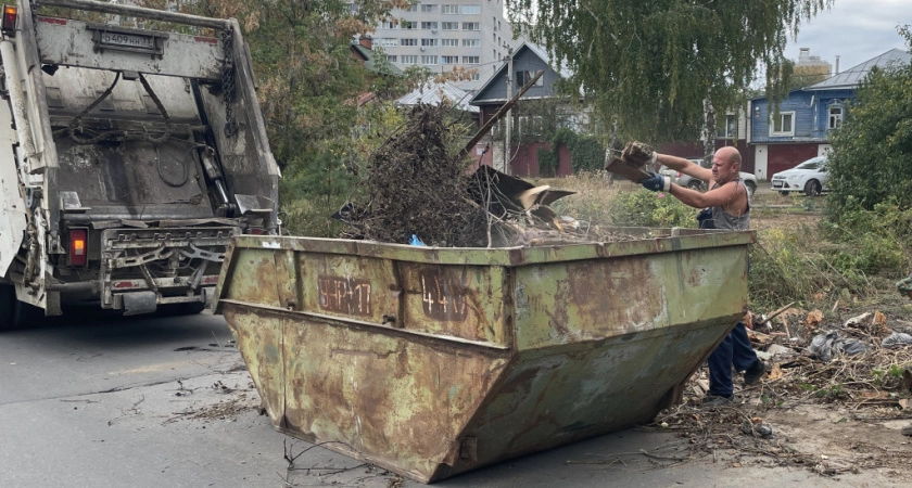 Фото к статье: Во Владимире продолжается масштабная уборка мусора в частном секторе