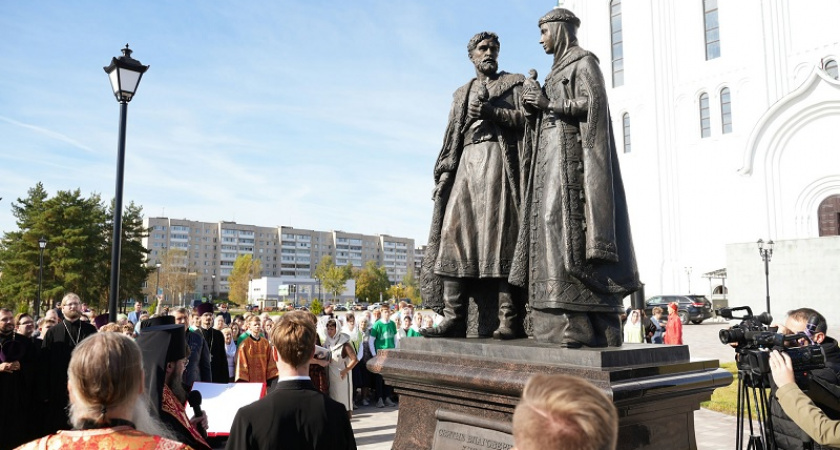 В Дзержинске установили памятник муромским святым Петру и Февронии